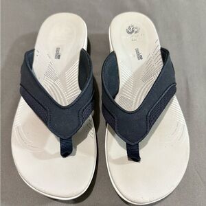 Clarks Navy and Cream Women's Sandals cloudsteppers size 8